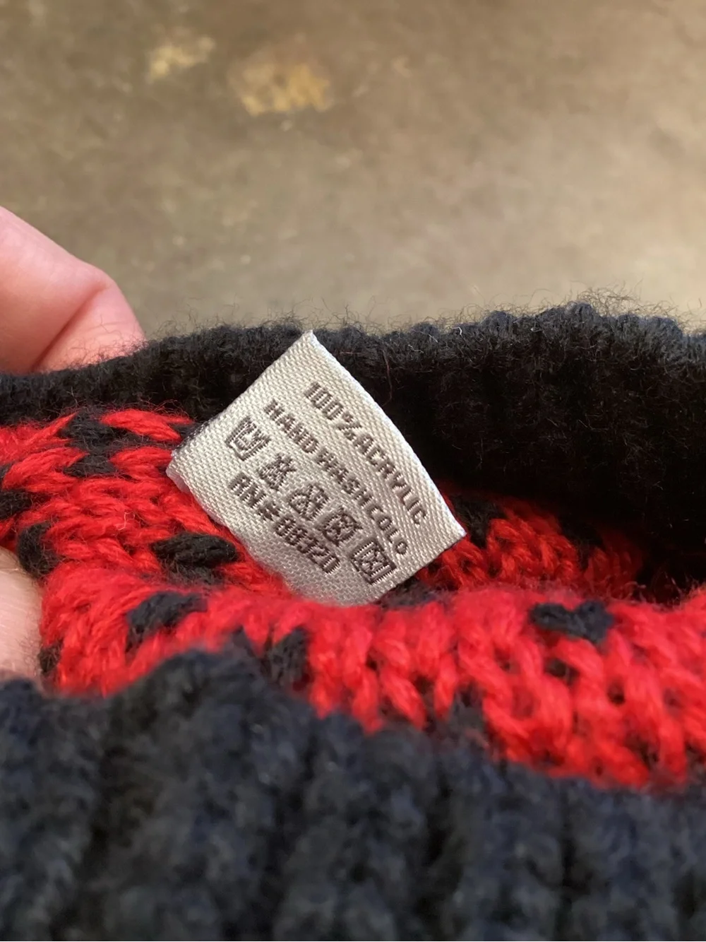 C.C Black Red Heart Stitch Pom Beanie Chunky Knit Winter Hat‎ NWT